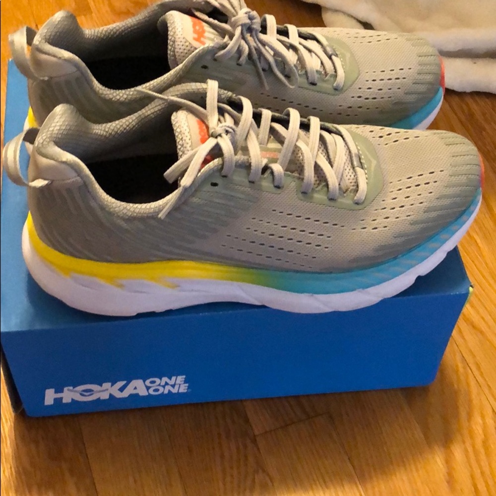 NWT Hoka Clifton’s